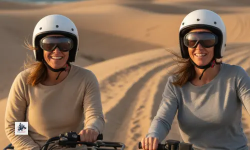 Deux femmes souriantes en quad pendant une excursion quad biking à Essaouira